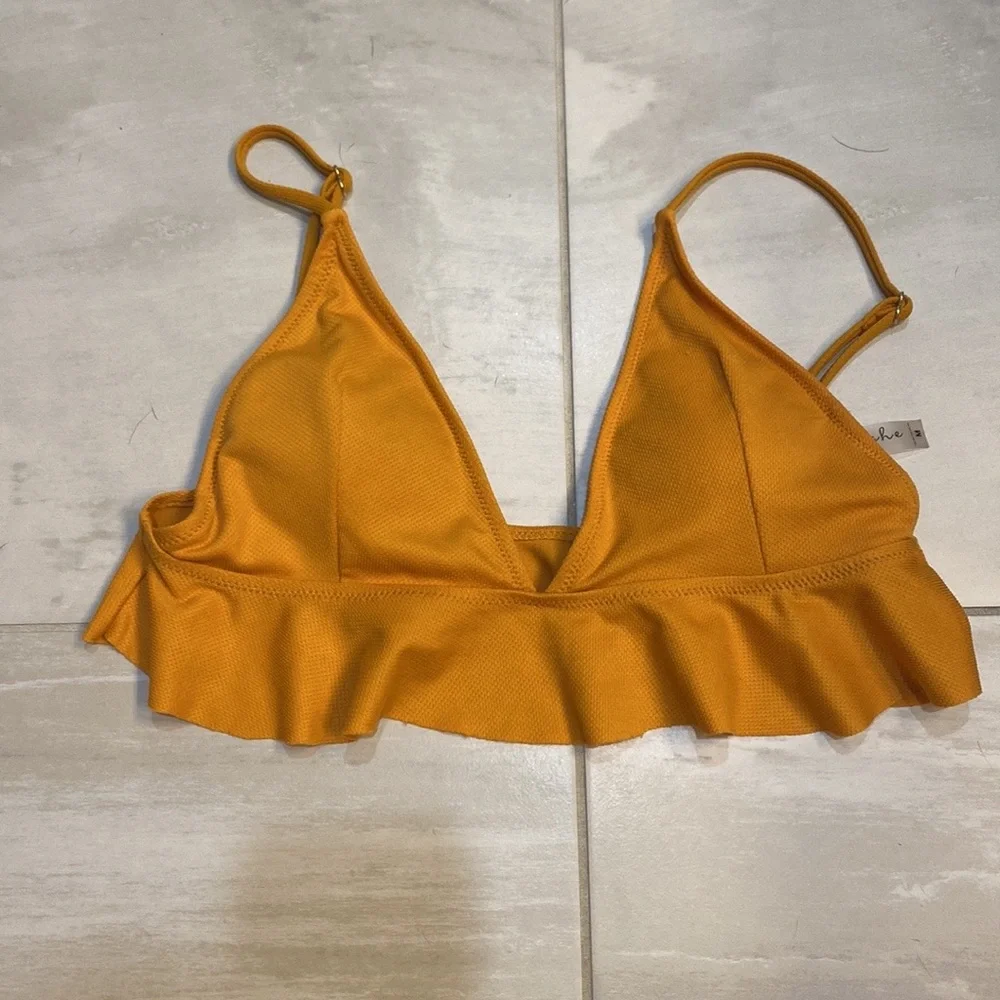 Cupshe | V-neck Ruffle Swim Top - Picture 2 of 4
